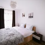 Harmony -mall Coresi Apartament *